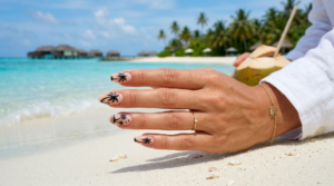Palm tree accent nails designed for tropical cruise vacations.