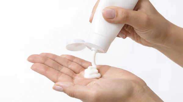 Sunscreen dispensed into a palm without mixing it with other products.
