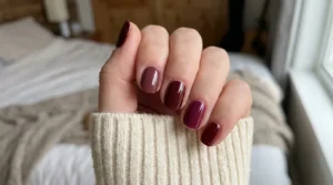 Mixed burgundy and wine shades on a glossy manicure